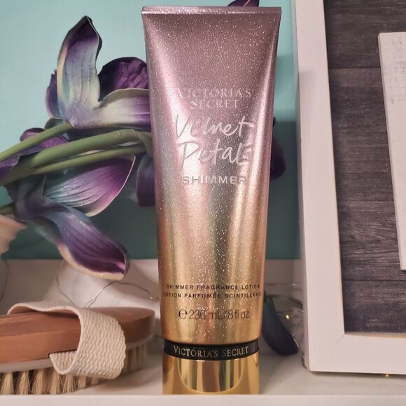 Victoria Ssecret Velvet Petals Shimmer Body Cream - Picture 2 of 6